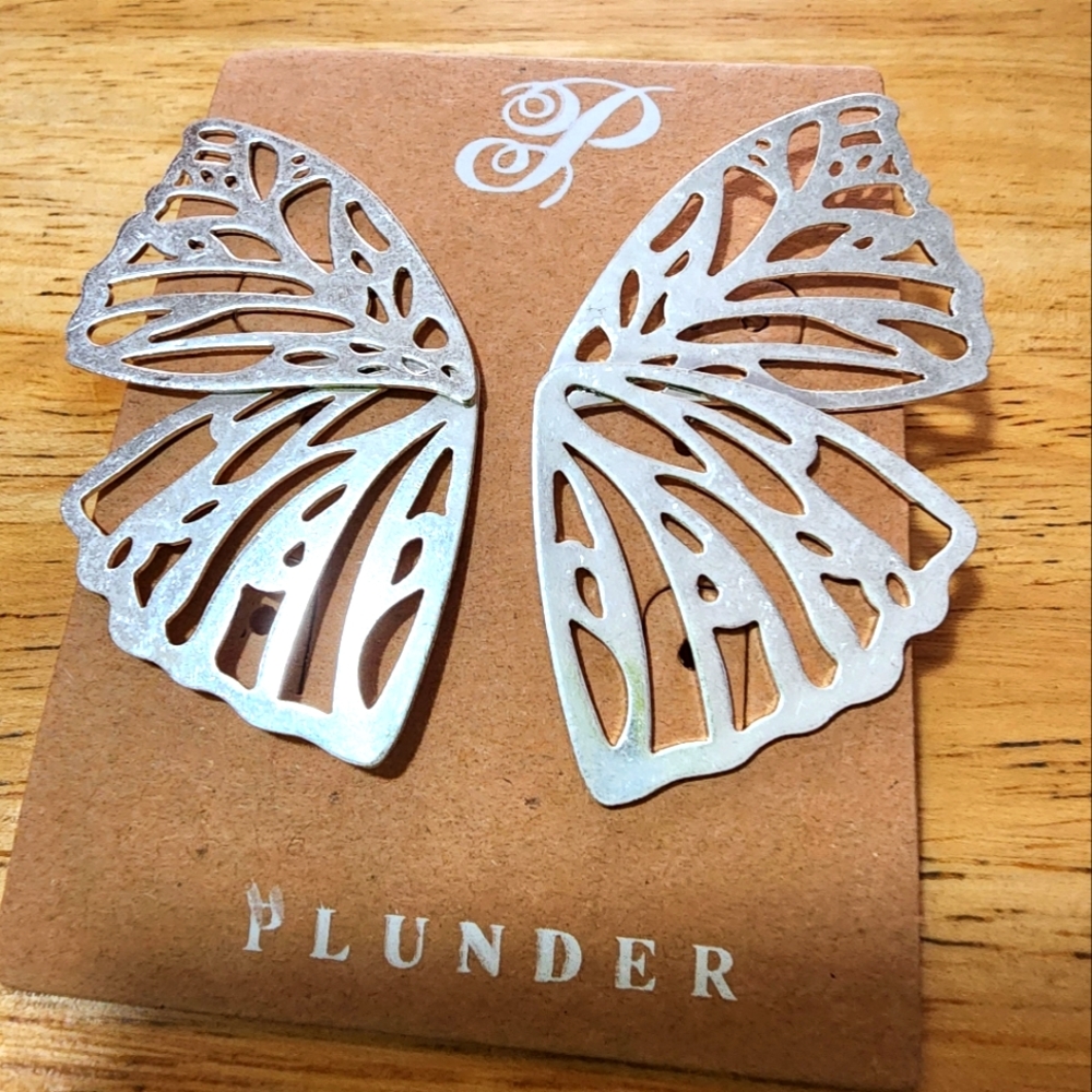 Plunder Calliope stud earrings NWT